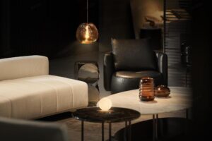 Coffee Shop Lighting Design with Spot Light and Pendant Lamp