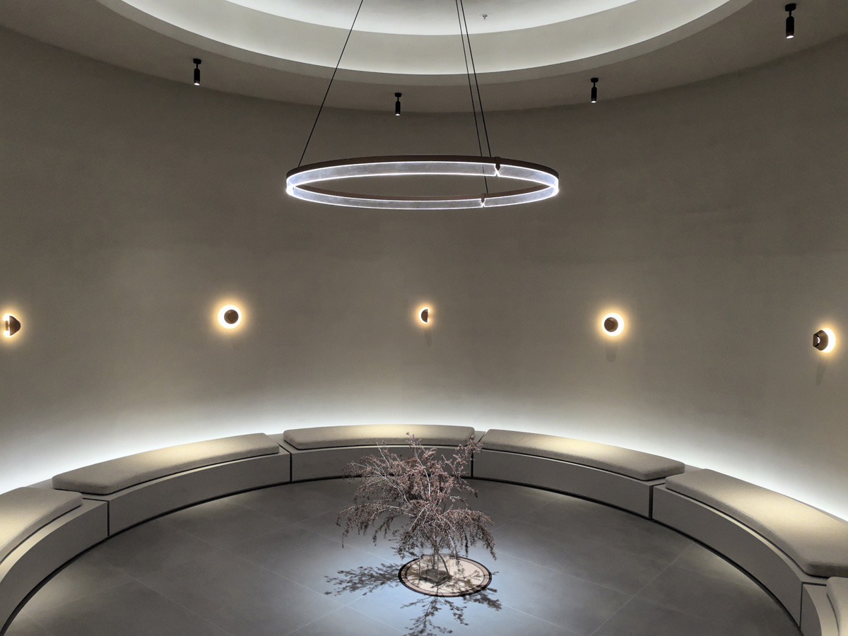 Minimalist living room lighting design with hidden spot lights and elegant wall lamps.